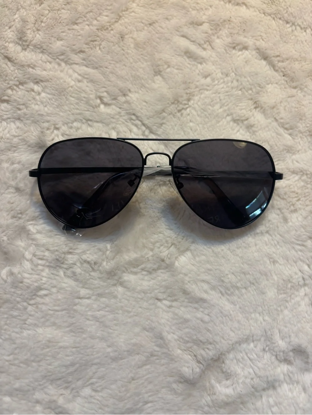 NEW Classic Aviator Sunglasses in Black with Smoke Lenses NWOT
